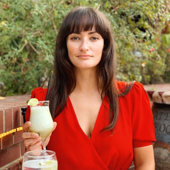 Meet your Posher, Laura - Picture 2 of 2